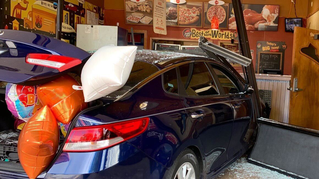 Car crashes into Washington, DC, Pizza Hut
