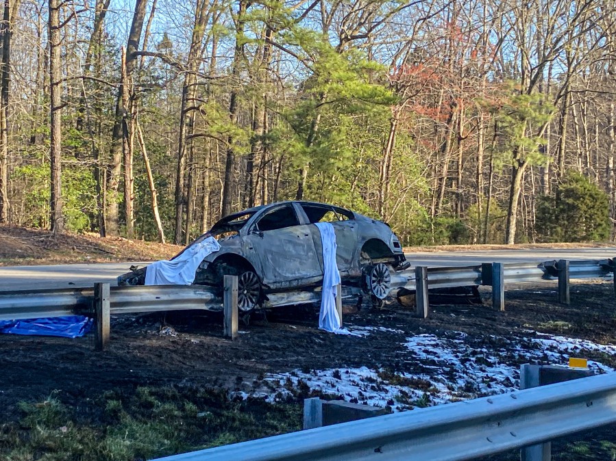 Driver killed in crash, vehicle fire on Chippenham Parkway in Chesterfield