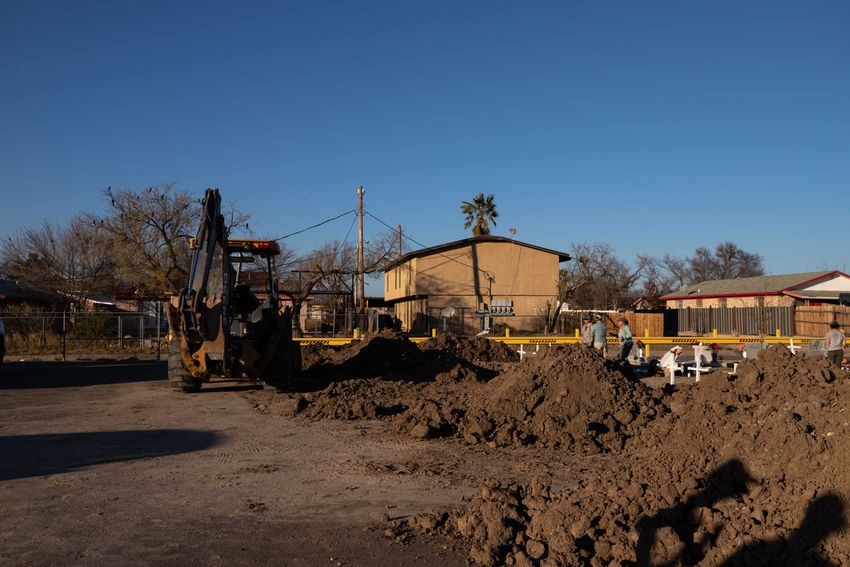 In a border graveyard, volunteers exhume migrants’ bodies and search for their families