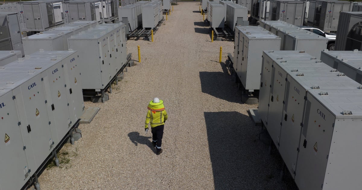 As brutal heat tests Texas’ power grid, batteries play a small but growing role in keeping the lights on